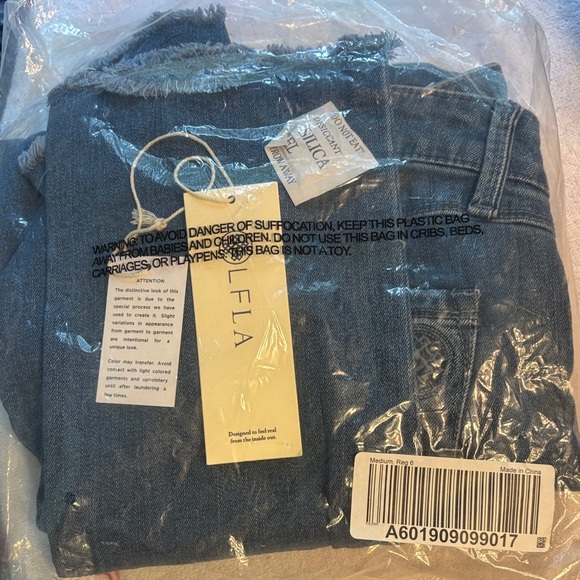 Laurie Felt Straight Leg Cropped Floral Embroidered Blue Jeans - Picture 5 of 11